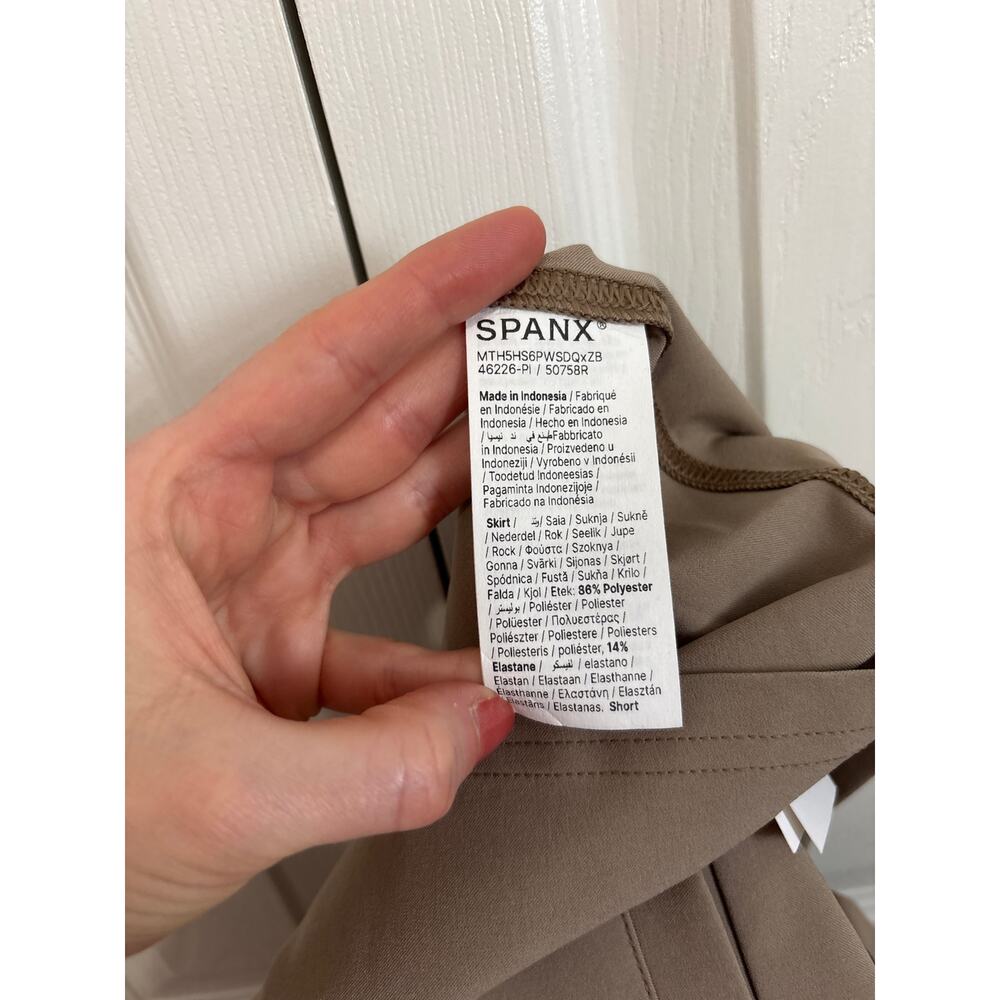 Spanx Casual Fridays Khaki Neutral Cinched Skort Size XS NWT - Picture 8 of 9